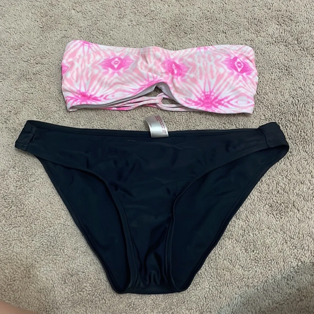 Bathing suits - Picture 12 of 15